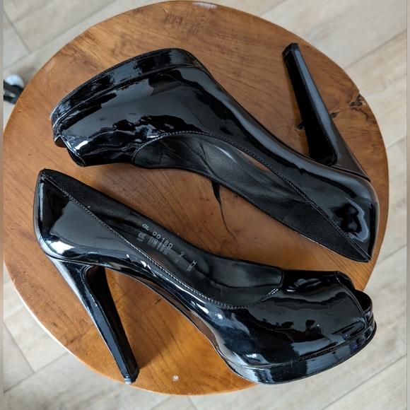 Patent Peep toe Platforms - Picture 4 of 6